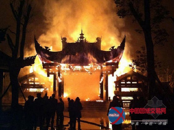 亚洲第一风雨廊桥重庆濯水古镇失火被烧毁