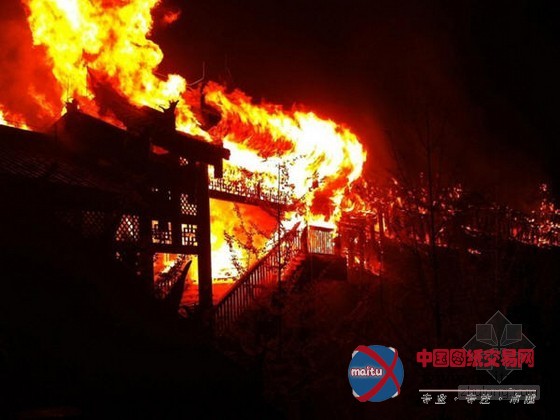 亚洲第一风雨廊桥重庆濯水古镇失火被烧毁