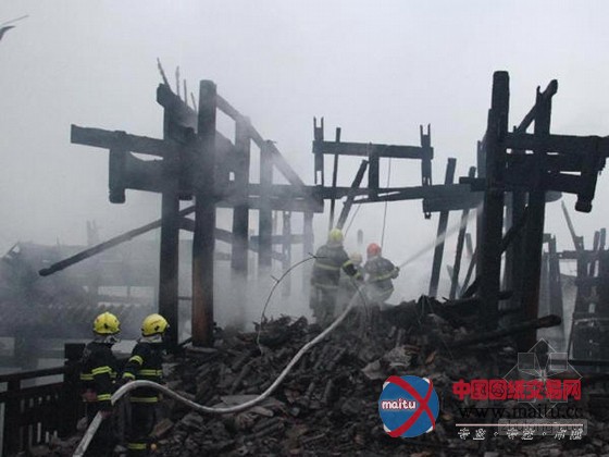 亚洲第一风雨廊桥重庆濯水古镇失火被烧毁