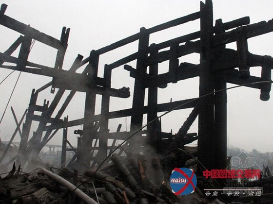 亚洲第一风雨廊桥重庆濯水古镇失火被烧毁
