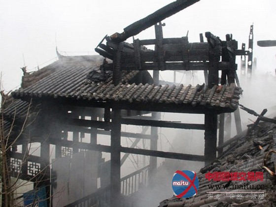 亚洲第一风雨廊桥重庆濯水古镇失火被烧毁