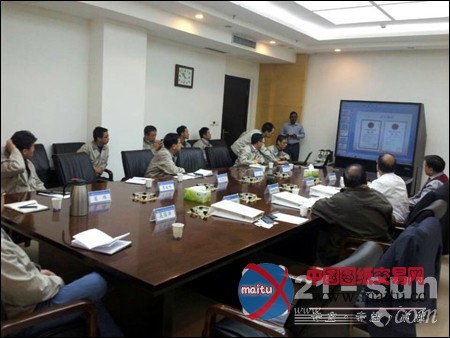 印度两公司客人来访太原重工考察挖掘机