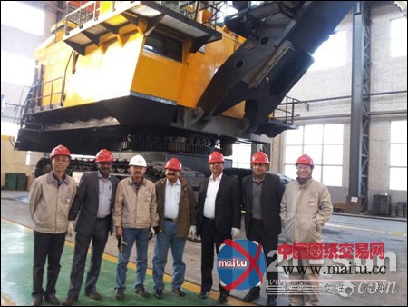印度两公司客人来访太原重工考察挖掘机