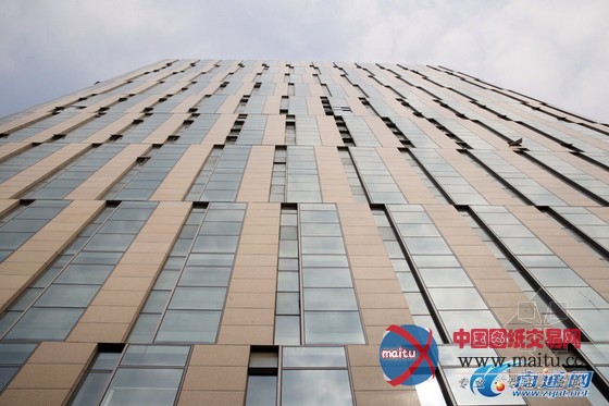 南通“错位楼”像马赛克遭吐槽