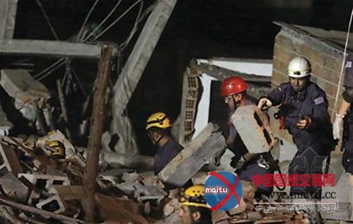 巴西一在建五层楼倒塌