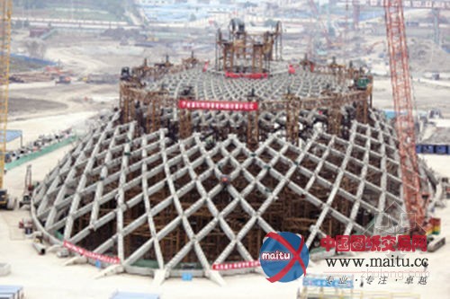 世界首个“单层网壳钢结构”建筑初露形态