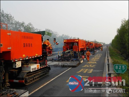 英达热再生汾灌高速SMA路面施工创奇迹