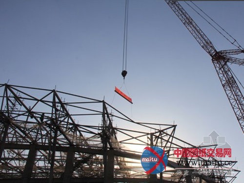 福州海峡奥体中心游泳馆封顶 取义“海纳百川”