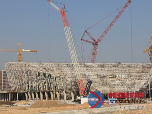 福州海峡奥体中心游泳馆封顶 取义“海纳百川”