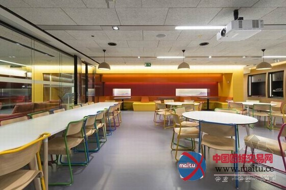 马德里谷歌办公室设计 色彩让空间充满活力