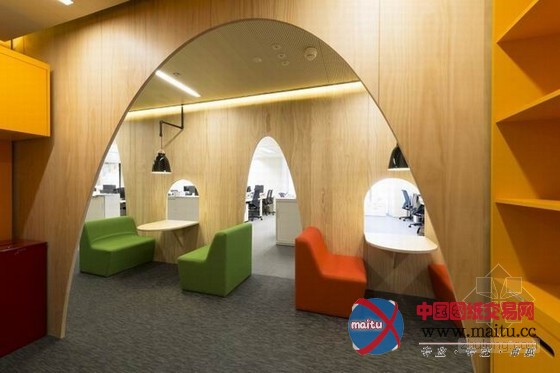 马德里谷歌办公室设计 色彩让空间充满活力