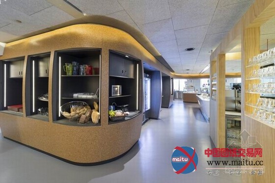 马德里谷歌办公室设计 色彩让空间充满活力