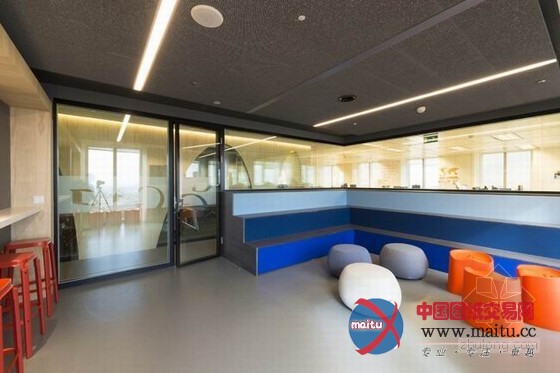 马德里谷歌办公室设计 色彩让空间充满活力