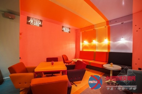 波兰Cafein小酒馆设计 色彩装饰让人心情澎湃