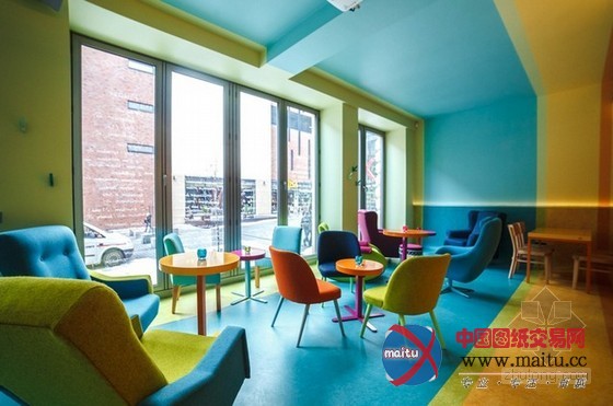 波兰Cafein小酒馆设计 色彩装饰让人心情澎湃