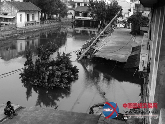 路面连续发生三次坍塌 附近19间房屋受影响