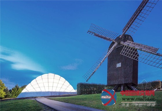 奥胡斯植物园中迷人的透明温室