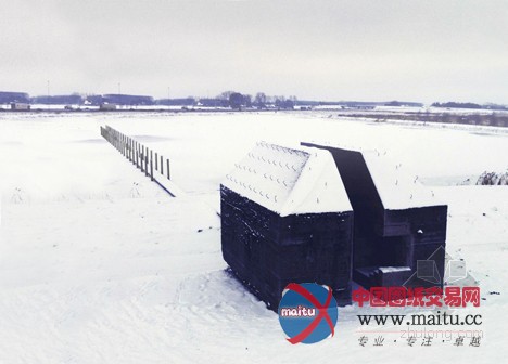 RAAAF等设计的荷兰一分为二的混凝土碉堡