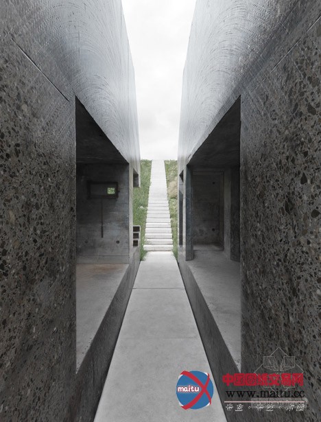 RAAAF等设计的荷兰一分为二的混凝土碉堡