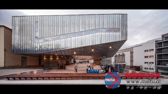 Josep Lluís Mateo设计布朗库堡文化中心