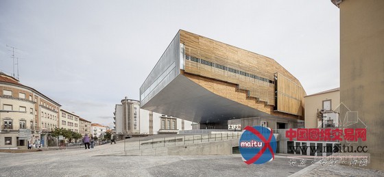 Josep Lluís Mateo设计布朗库堡文化中心