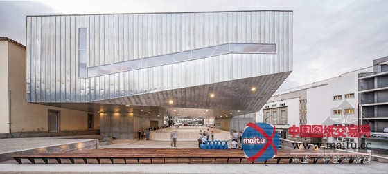 Josep Lluís Mateo设计布朗库堡文化中心