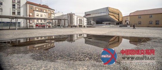 Josep Lluís Mateo设计布朗库堡文化中心