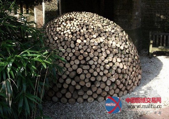 Michael Buck用250美元建造的英格兰迷人土团屋