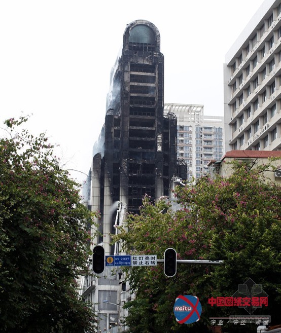 广州烂尾楼燃烧长达12小时之久 存在楼塌风险