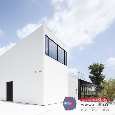 阿波罗建筑师事务所设计的日本滨松有发廊的别墅