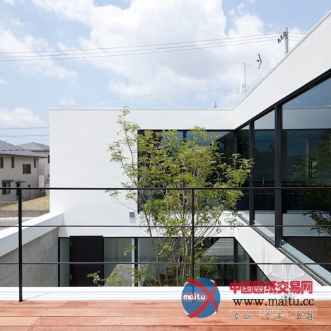 阿波罗建筑师事务所设计的日本滨松有发廊的别墅