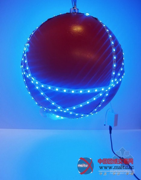 扎哈•哈迪德受邀设计2013年圣诞节装饰