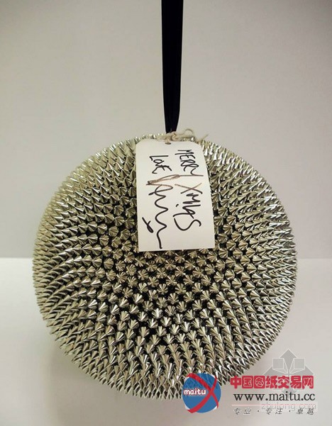 扎哈•哈迪德受邀设计2013年圣诞节装饰