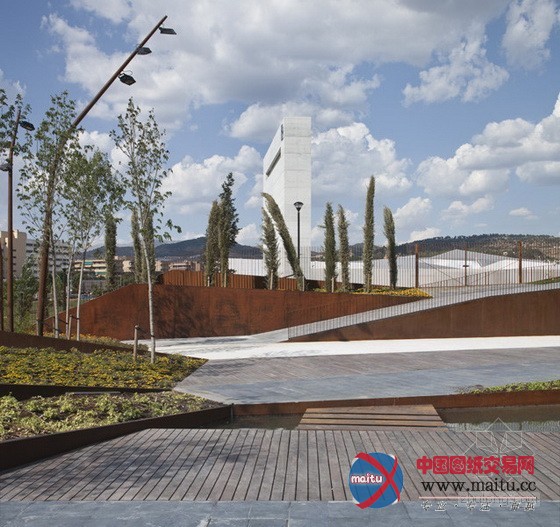 西班牙格拉纳达广场 城市中的农田景观