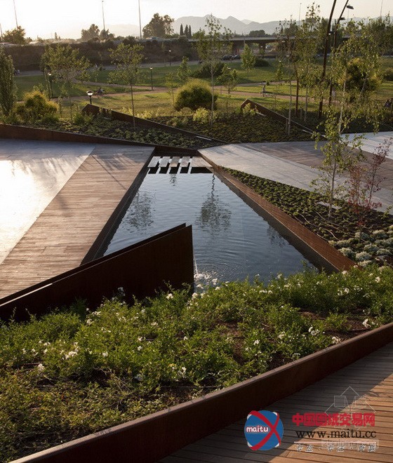 西班牙格拉纳达广场 城市中的农田景观