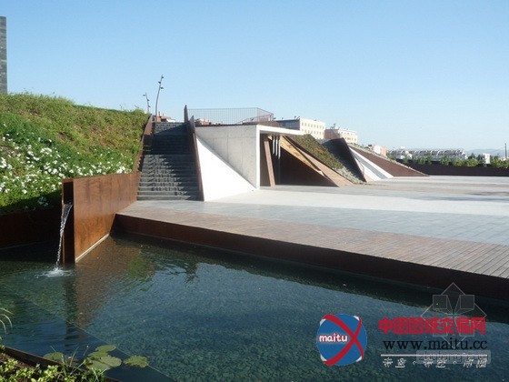 西班牙格拉纳达广场 城市中的农田景观