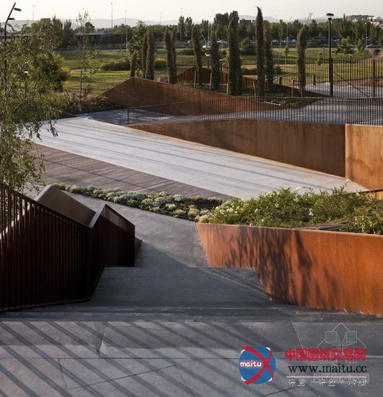 西班牙格拉纳达广场 城市中的农田景观