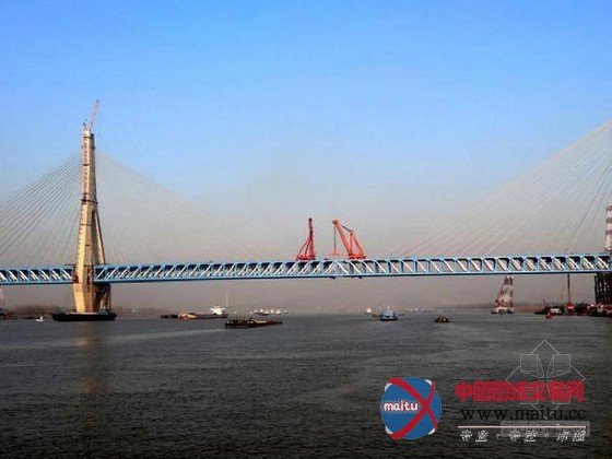 铜陵公铁两用长江大桥合拢 创同类桥世界记录