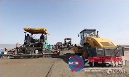 徐工成套路面设备连云港海滨大道闪耀光芒-机