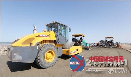 徐工成套路面设备连云港海滨大道闪耀光芒-机