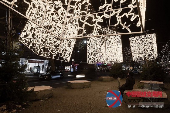 Brut Deluxe设计的柏林圣诞彩灯