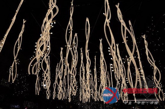 Brut Deluxe设计的柏林圣诞彩灯