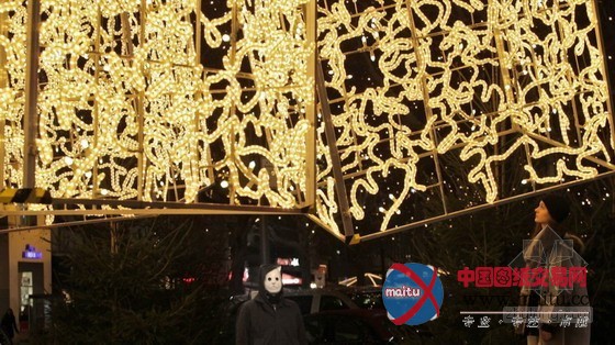 Brut Deluxe设计的柏林圣诞彩灯