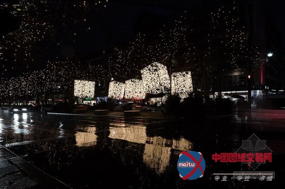 Brut Deluxe设计的柏林圣诞彩灯