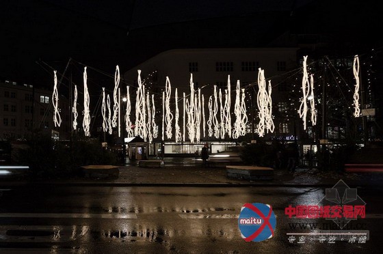 Brut Deluxe设计的柏林圣诞彩灯