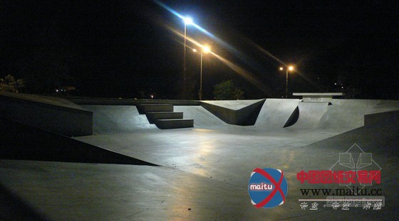 BASE工作室设计的法国里昂Meadows公园