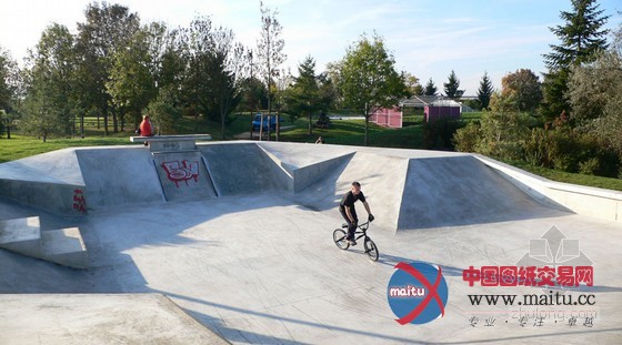 BASE工作室设计的法国里昂Meadows公园