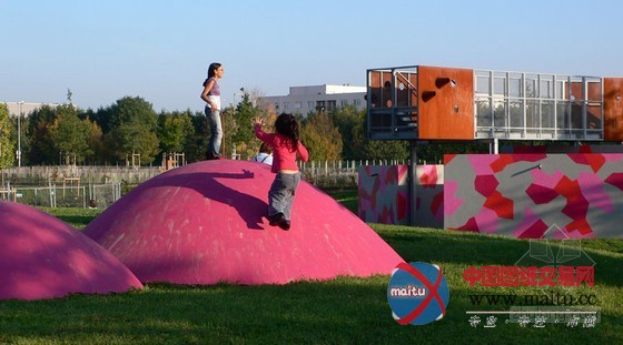 BASE工作室设计的法国里昂Meadows公园