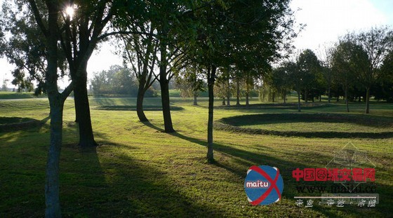 BASE工作室设计的法国里昂Meadows公园