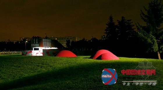 BASE工作室设计的法国里昂Meadows公园